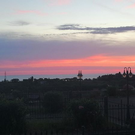 Belvedere House Hotel Civitanova Alta Eksteriør billede
